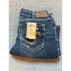 Silver Jeans Co. Suki Capri Women’s 30 / 22.5 NWT Curvy Mid-Rise Distressed